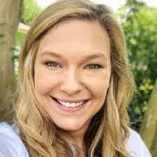 Kristen Spinney's Instagram, Twitter & Facebook