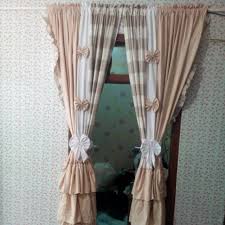 Bagaimana cara memasang yang agar terlihat indah di pintu, cara memasang gorden harus diperhatikan dan dilakukan dengan benar. Gorden Pintu Kamar Tidur Minimalis