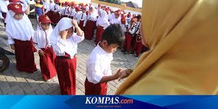 Pergeseran Tahun Ajaran Baru Ke Januari 2021 Bisa Bikin Anak Stres Dan Gaji Guru Terpotong Halaman All Kompas Com