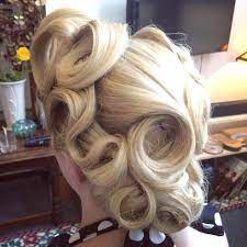 30 Iconic Retro And Vintage Hairstyles Vintage Hairstyles Hair Styles Vintage Updo