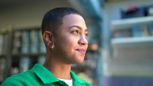 3 955 Crane Rasé Femme Stock Videos, Footage, & 4K Video Clips