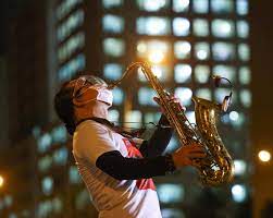 Trần mạnh tuấn sinh năm 1970, là nghệ sĩ jazz saxophone nổi tiếng của làng nhạc việt nam. Nghá»‡ SÄ© Saxophone Tráº§n Máº¡nh Tuáº¥n Biá»ƒu Diá»…n Táº¡i Bá»‡nh Viá»‡n Da Chiáº¿n Thu Dung Sá»' 3