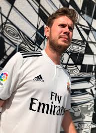 Offizielle fußball team wappen pint glas (verschiedene mannschaften zur auswahl.) alle brillen. Die Geschichte Zum Trikot Real Madrid Sportmember De