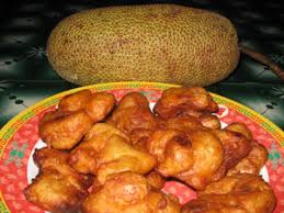 Buah cempedak, sering kali disamakan dengan buah nangka. Cempedak Goreng Resep Mbak Asri