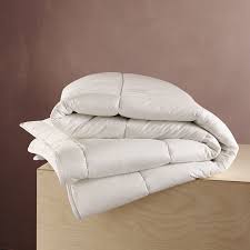 Avec sa technologie thermorégulatrice, cette vous ravira par son confort chaud et cocooning. Couette Chaude Pas Cher Couette Chaude Pas Cher Couette Chaude Ultra Gonflante Dacron Rebond Dodo Pas Cher La Couette Chaude Dodo U Bed Pillows Furniture Bed