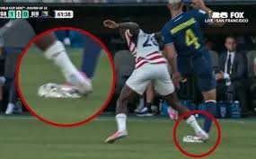 Americans: "How is that a red card??" The foul: