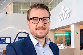 Elisa Cloud's Instagram, Twitter & Facebook