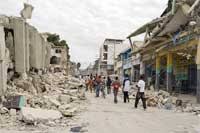 Bei den aufräumarbeiten werden noch immer tote unter den trümmern entdeckt. Erdbebenkatastrophe In Haiti