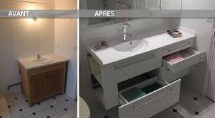 Le relooking salle de bain a souvent pour objectif de moderniser le style de la déco, de la mettre au un relooking de la salle de bain peut être fait avec une peinture carrelage, vous pouvez aussi relooker une frise salle de bain ou faire un relooking. Revaloriser Votre Salle De Bain 5 Exemples De Relooking De Salle De Bain Par Atlantic Bain