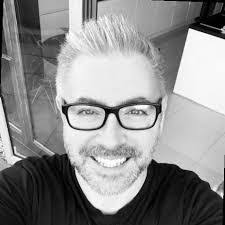 Rachelle Leonard's Instagram, Twitter & Facebook