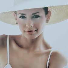 Sleeping Rose Mantis" camouflage, resembling a rose petal. Himalayas,