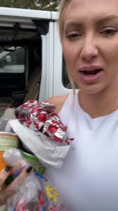 Kari Hankins's Instagram, Twitter & Facebook