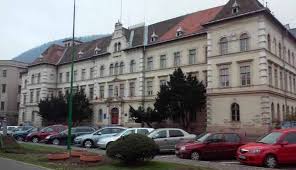 Potrivit smartree, unul dintre liderii din romania pe piata de externalizare a proceselor de hr, facultatile cu profil de inginerie software sau de cele mai ofertante domenii in urmatorii 5 ani avand in vedere evolutia tehnologiei it in romania si numarul din ce in ce mai mare de investitori straini care. Topul Celor Mai CÄƒutate FacultÄƒÈ›i De La BraÈ™ov 12 8 CandidaÈ›i Loc La Psihologie La Universitatea Transilvania