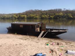 A Vendre Cause Sante Jolie Toue Cabanee De 2012 Traditionnelle En Bois Douglas Et Chene Dimensions 12 5 M X 3 40 Panneau Solaire Cabanas Toilette Seche