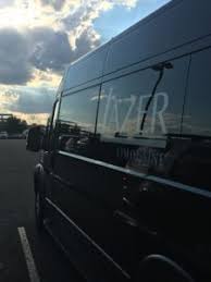 Résultat de recherche d'images pour "limousine style minibus"