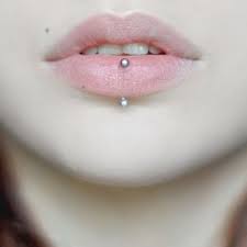Ashley Piercing The Complete Experience Guide With Meaning Piercings Womenpiercing Piercingjewelr Piercing Sombrancelha Piercing No Labio Piercing No Rosto