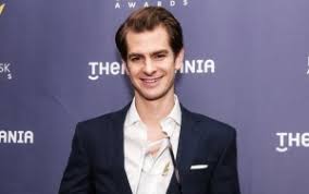 The 5'10 actor keeps his slim build by working out with personal trainer armando alarcon. Andrew Garfield Finds Life Very Strange As He S Self Isolating Alone Amid Pandemic