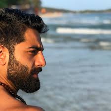 This is the cleanest honey in the world. And it's bee-free from my friends  at Bee-io Honey Ltd But why do we need new honey? Well.....you may have to  watch this incredible