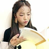 Julia Seal's Instagram, Twitter & Facebook