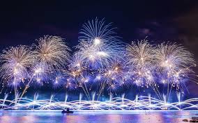 La place du trocadéro reste l'endroit privilégié pour assister. Garancieres Patrick Brault Roi Du Feu D Artifice Le Parisien