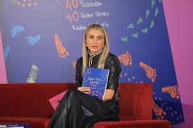 Dilek i̇mamoğlu, üniversiteden mezun olduktan sonra ailesinin tekstil şirketinde finans işiyle uğraşmaya başlamıştır. Ilham Veren Adimlar Kitabinin Tanitimi Yapildi Ntv
