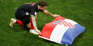 Le drapeau croatie a été officiellement adopté le 21 décembre 1990, après la croatie a obtenu son indépendance de la yougoslavie. Coupe Du Monde Le Mystere Du Damier Rouge Et Blanc De La Croatie