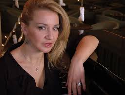 Η ηθοποιός μελίνα κυριακοπούλου προχώρησε σε μία καινούργια καταγγελία κατά του γνωστού ηθοποιού και σκηνοθέτη που είχαν καταγγείλει νωρίτερα η αγγελική λάμπρη, η τζένη μπότση και η. Iytqeetyrzbgsm