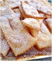 Ricetta impasto delle chiacchiere di carnevale dei dolci facilissimi e tradizionali da fare in più versioni. Chiacchiere Di Carnevale La Cucina Pugliese Cucina Tipica Pugliese E Non Solo