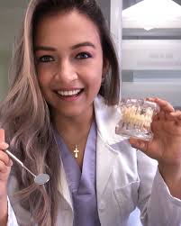 Hola 👋 me llamo Génesis. Actualmente y gracias a Dios tengo mi consultorio  dental que lo he llamado OdontoGen🦷 y me pongo a sus órdenes. Cada día  estoy capacitándome para poder ofrecer