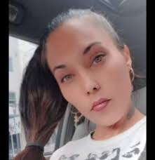 Simone Hope's Instagram, Twitter & Facebook