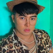 Russell Teves's Instagram, Twitter & Facebook