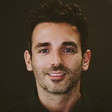 Robert Davari's Instagram, Twitter & Facebook