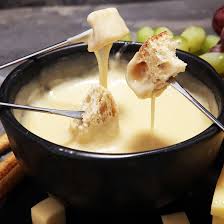 Recette De Fondue Suisse Coup De Pouce Confort Food Food Food And Drink