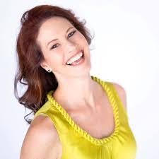 Jennifer Curry's Instagram, Twitter & Facebook