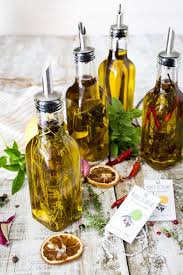 Huiles D Olive Parfumees Pour Pulser L Ete Huile D Olive Huile D Olive Aromatisee Huile Parfumee