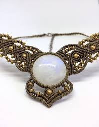 Collier De Stature Pierre De Lune Arc En Ciel Collier Etsy Beaded Bracelets Olive Green Color Chokers