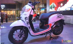 Cara dan tahapan sketsa motor cb dengan menggunakan tinta dan drawing pen. Semua Tentang Roda 12 Inchi All New Honda Scoopy Ban 12 Inchi Rasa 14 Inchi Dengan Feel Riding Lebih Safe Saat Nikung Tmcblog Com