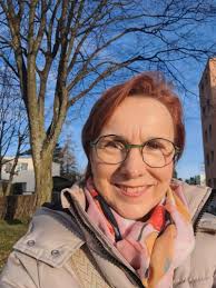 Manchmal ist es gar nicht „mehr Schlafwissen“, das fehlt. Sondern innere  Klarheit. Ich sehe das so oft: Wenn der Kopf voll ist mit offenen Enden