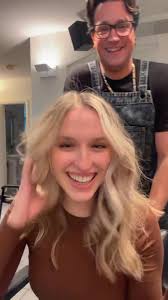 🏆And the award for the thickest hair at Daniel Louis goes to Melinda  Poling Chiavaro! Major texturizing to debulk and created a mid collarbone  length! Mindy got a CLEAR glaze to let