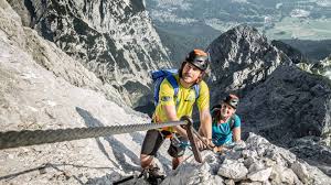 Über eine steile einstiegswand (b) kraxeln wir über trittstifte und trittbügel zügig hinauf. Aktivklettersteigkurs An Der Alpspitze Klettersteigkurs Organisierte