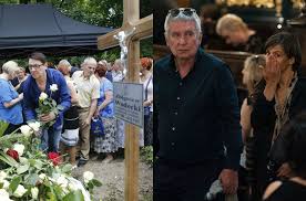 Artysta był ceniony zarówno jako piosenkarz, jak i wykształcony razem z żoną chętnie odpoczywał od miejskiego zgiełku w domku letniskowym w winiarach pod krakowem, gdzie ładował baterie. Pogrzeb Zbigniewa Wodeckiego Jolanta Kwasniewska Z Corka Malenczuk Kinga Rusin Znani Zegnaja Artyste Na Cmentarzu Tlumy