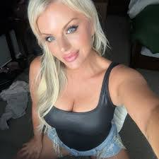 Gena Murphy's Instagram, Twitter & Facebook