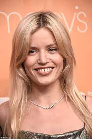 Proud of her gapped front teeth, madonna refused to have them meddled with. Odha On Twitter Gappy Tooth Trends Dental Professionals In The Uk Report An Influx Of Women Wanting Teeth Gaps Inspired By Celebrities Like Model Lara Stone Singer Madonna Via Dailymailuk Https T Co 77rslvocjl Https T Co 0zsb594vme
