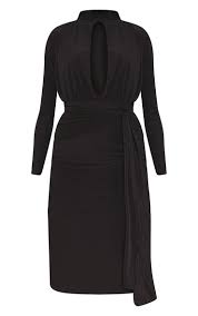Robe moulante en velours à ourlet fendu. Robe Moulante Noire Mi Longue Drapee Prettylittlething Fr