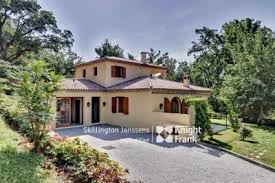 Maison Avec Dependances Tennis Et Piscines A Vendre Sur La Cote D Azur Janssens Immobilier Provence Immobilier Piscine A Vendre Maison