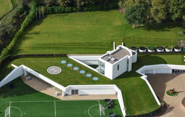 Rumah Mewah Pesepak Bola Dunia Balotelli.