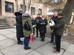 Таке рішення ухвалило головне управління пенсійного фонду україни в тернопільській області. Specialisti Fondu Oznajomlyuyut Zhiteliv Ternopilshini Iz Zminami U Pensijnomu Zabezpechenni Ta Elektronnimi Servisami Pensijnogo Fondu Ukrayini