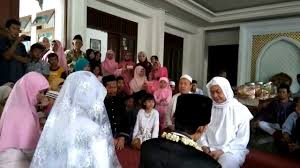 Informasi sementara abuya uci meninggal dunia di kediamnya di kampung cilongok, desa sukamantri, kecamatan pasar kemis, kabupaten tangerang, selasa (6/4/2021) pagi. Keluarga Abah Uci Cara Golden