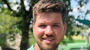 Als beide ihm die pistole auf die brust setzten. So Begrundet Carina Neustart Mit Bauer Sucht Frau Michael Promiflash De