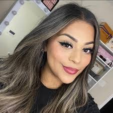 Loretta Lozano's Instagram, Twitter & Facebook